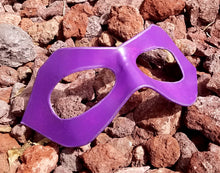 Load image into Gallery viewer, Pointed Domino Mask - Pointed Edge Molded Leather Mask in Multiple Colors
